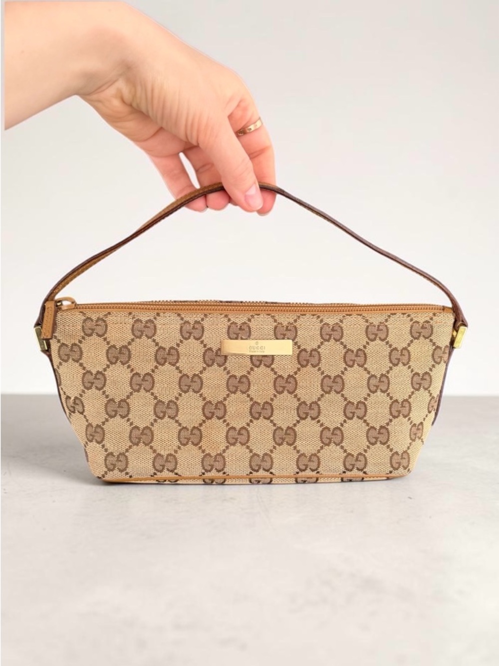 Gucci GG Canvas Boat Bag /
Vintage / Pochette / Gold Hardware